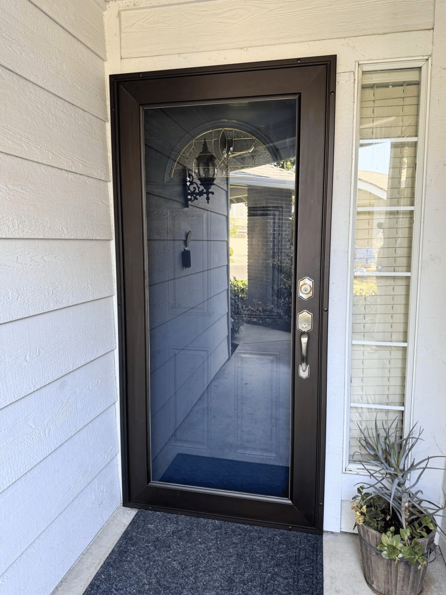 vistaluxe-storm-door-den-defenders vistaluxe-storm-door-den-defenders